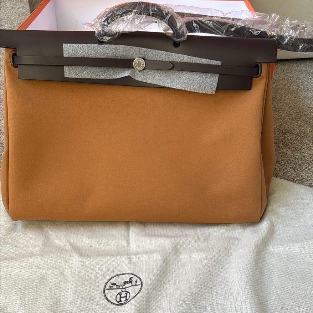 Hermès Her zip cabine verso bag, dune. Never used in OG Box, Dust bag, receipt. - Picture 3 of 6